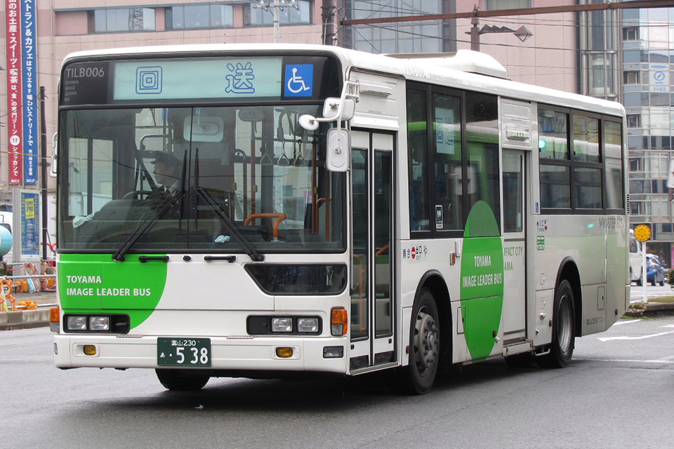 回送に特徴があるが夜間などは見えにくい……。MP37の方向幕車は全国でここだけである