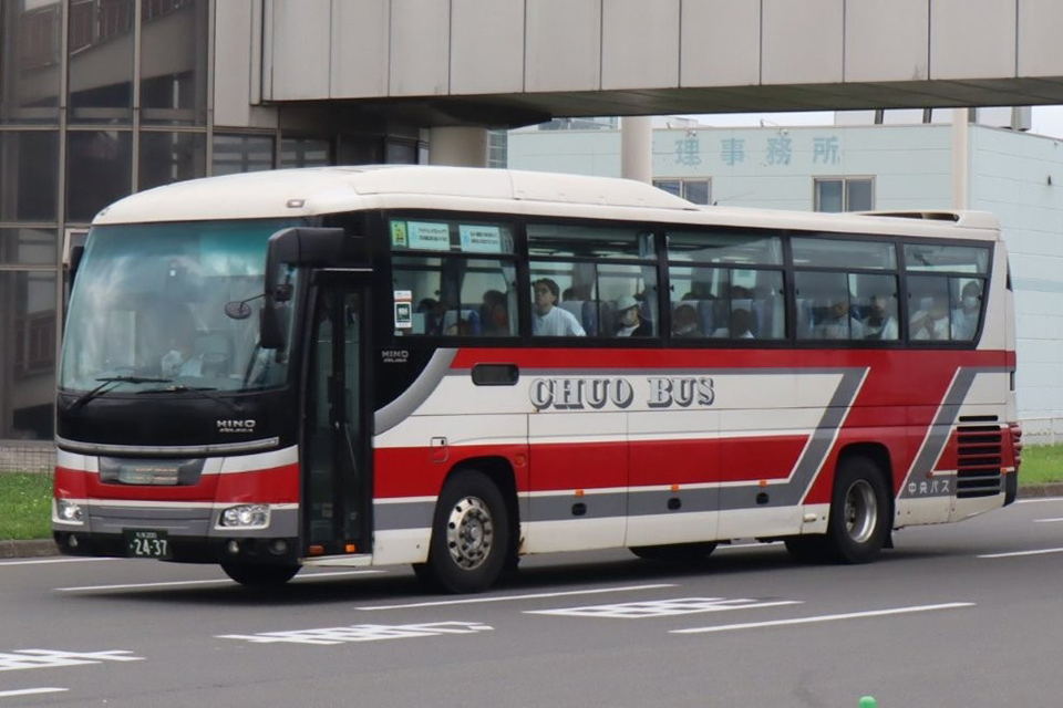 北海道中央バス一社で運行。日野セレガの折戸車でトイレなし車両