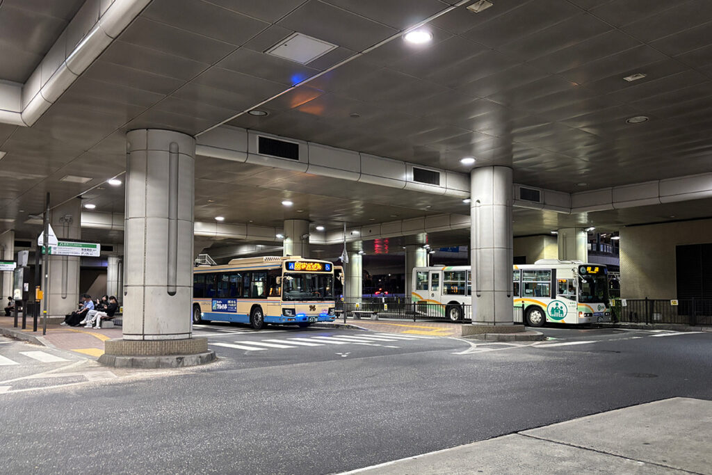 阪神尼崎駅北口のバスターミナル
