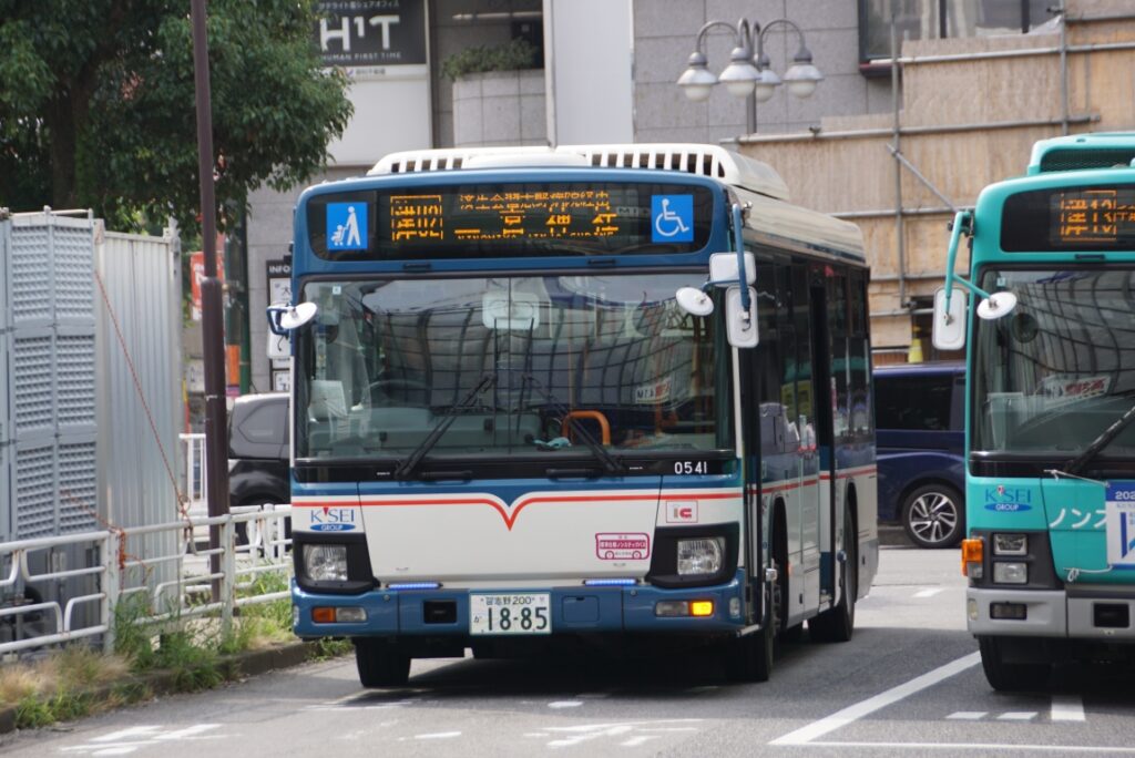 ごく一般的な京成バス路線車の塗色