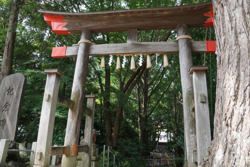 厳島神社にあるので有名な両部鳥居