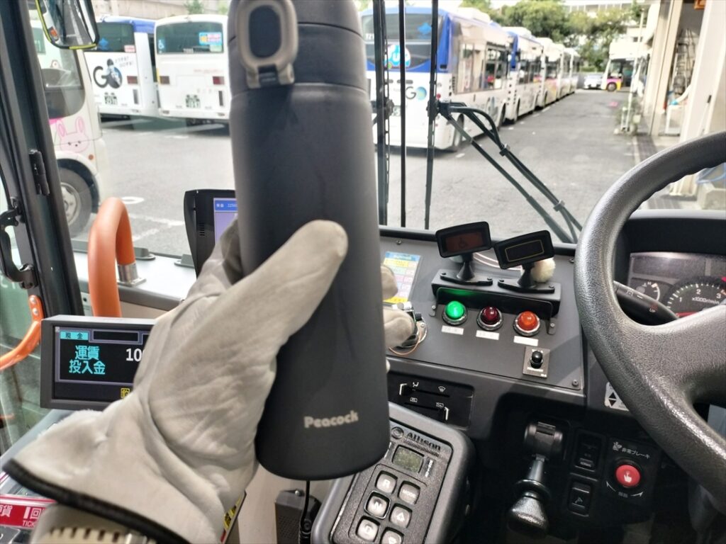 バス運転士も水分補給は必要