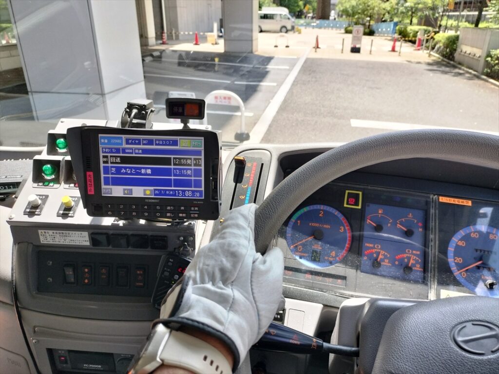 3方向がガラスなので運転席は暑い!
