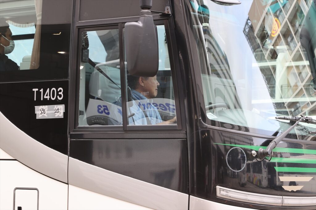 12m車を操る運行管理者