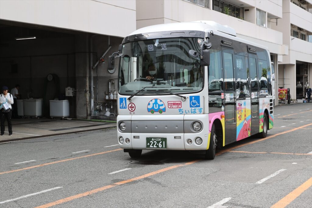 バスは0km/hになる瞬間のGが最も大きく転倒のリスクが高い