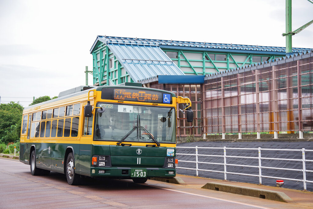 新潟交通電車線の終点だった燕駅に到着