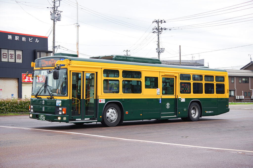 新潟交通観光バスの「かぼちゃ電車バスII」
