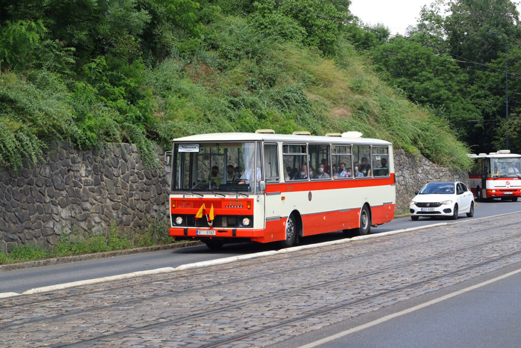 チェコのプラハでは交通局が積極的に旧型車を保存している