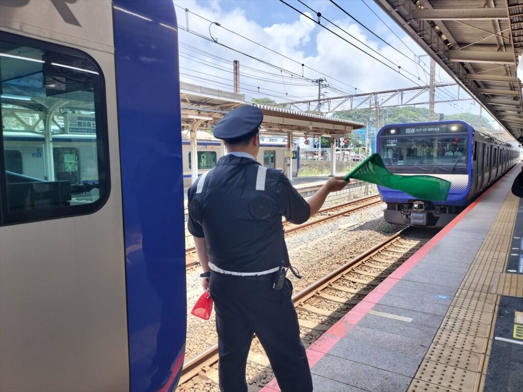 アプローチは横須賀線か京浜急行線で！