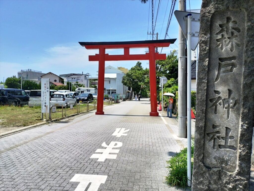 社号標と参道