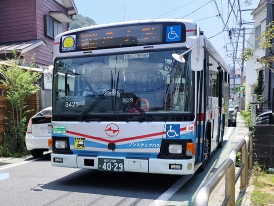 逗子駅を中心にバスが運行されている