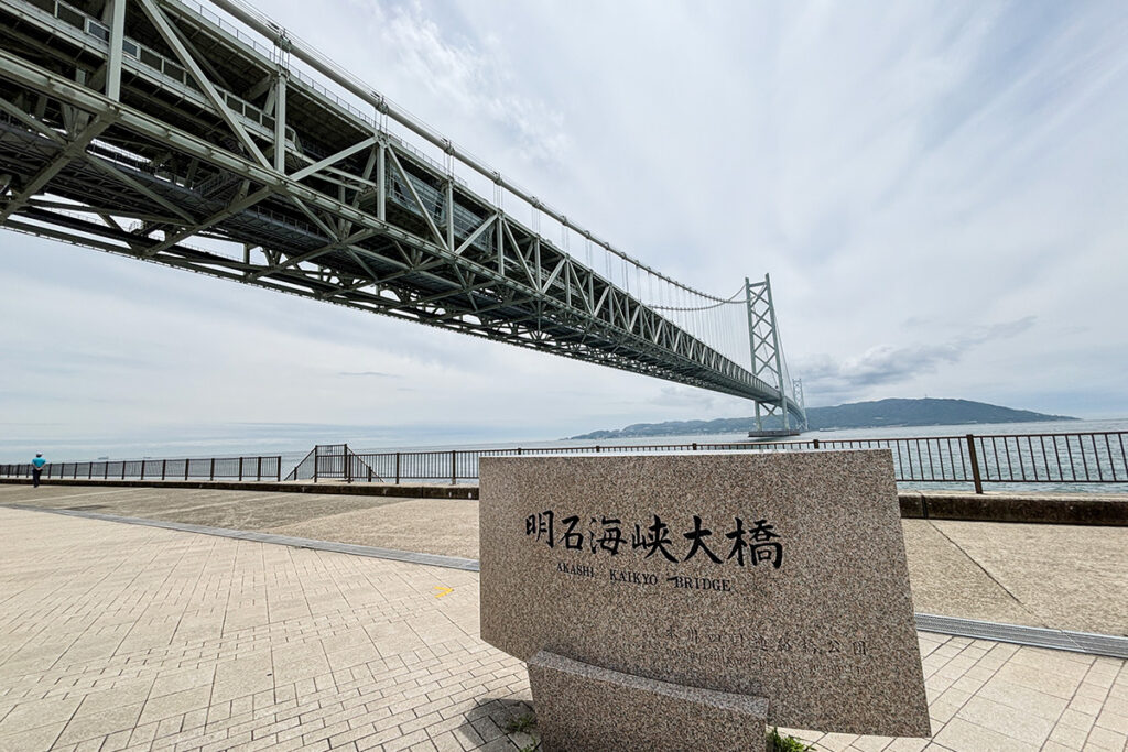 兵庫県の本州〜淡路島をダイレクトに繋ぐ明石海峡大橋