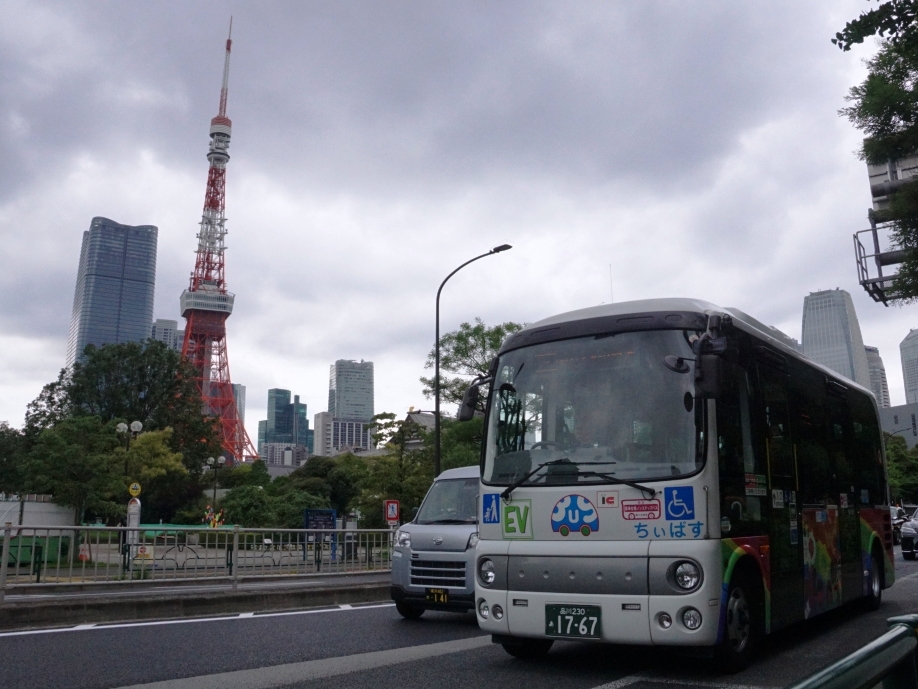 電車や地下鉄ではわからない撮影スポットを探せ！　便数が多いコミュバスは観光にも使える？