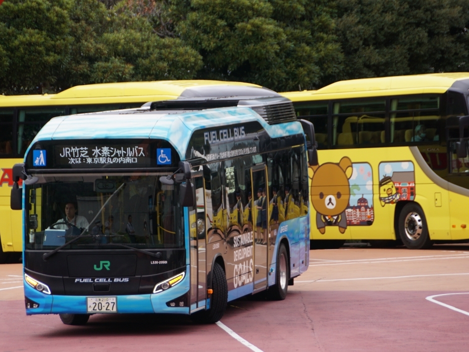 JRバス関東のSORAとはとバスのリラックマラッピング車