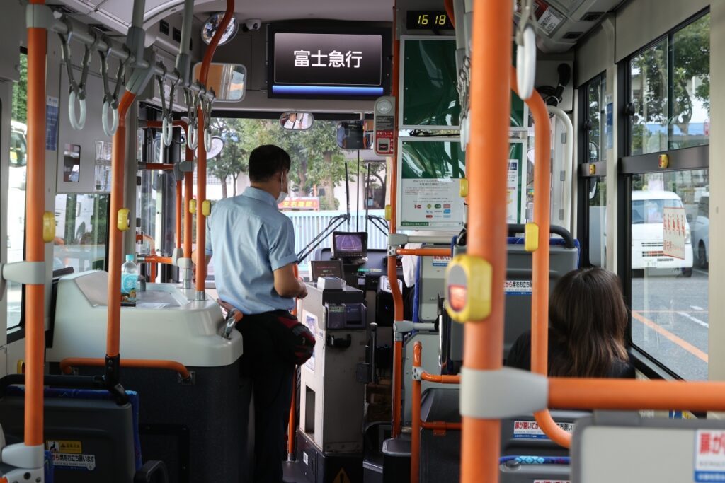 実技試験は中型車で行われる