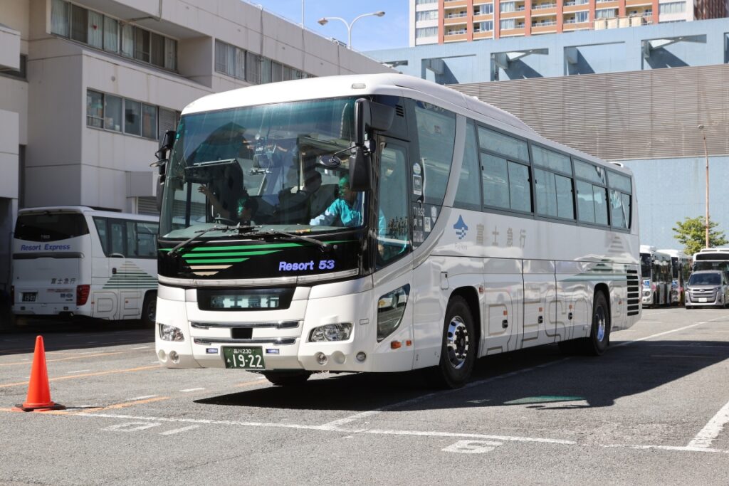見学会の最大のイベントは大型車の運転体験だろう