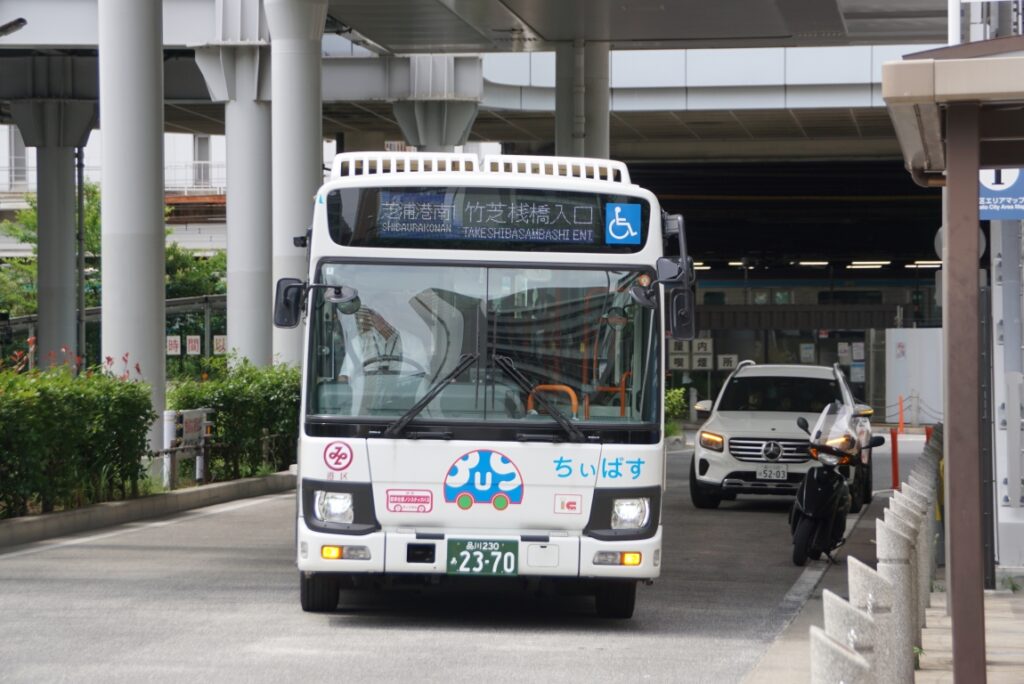 田町駅東口で芝浦港南ルートに乗り継ぐ