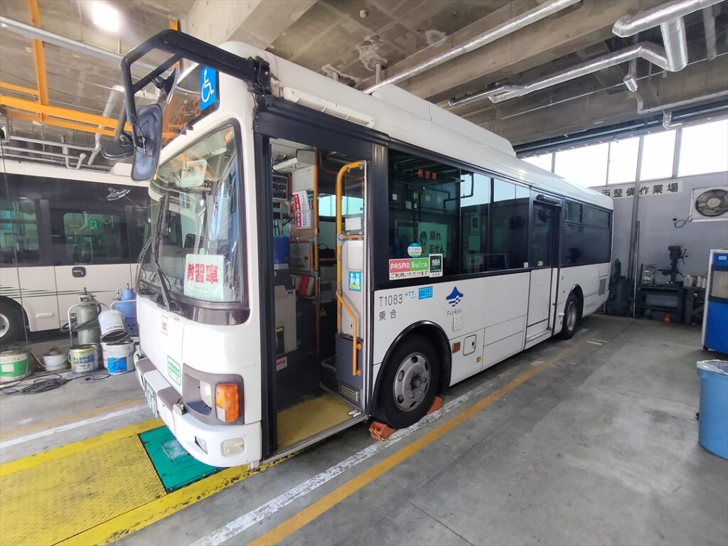 高輪ルートと田町ルートは中型車で運行する