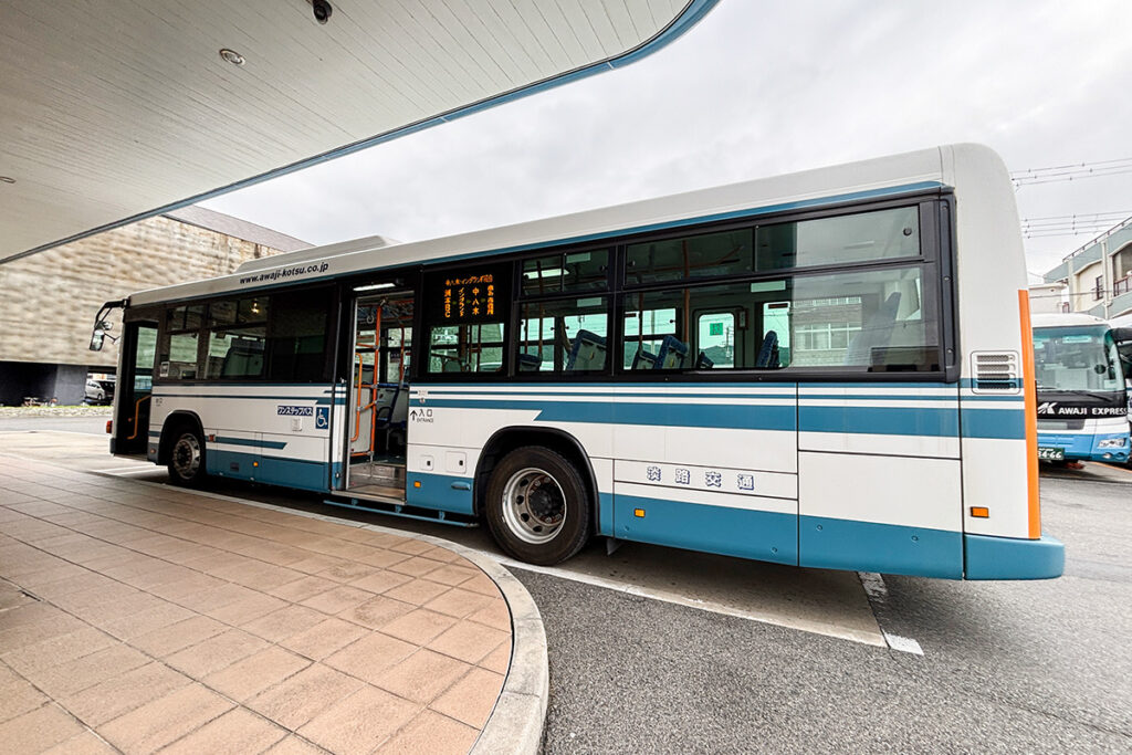 縦貫線は大型路線車のいすゞエルガで運行されている