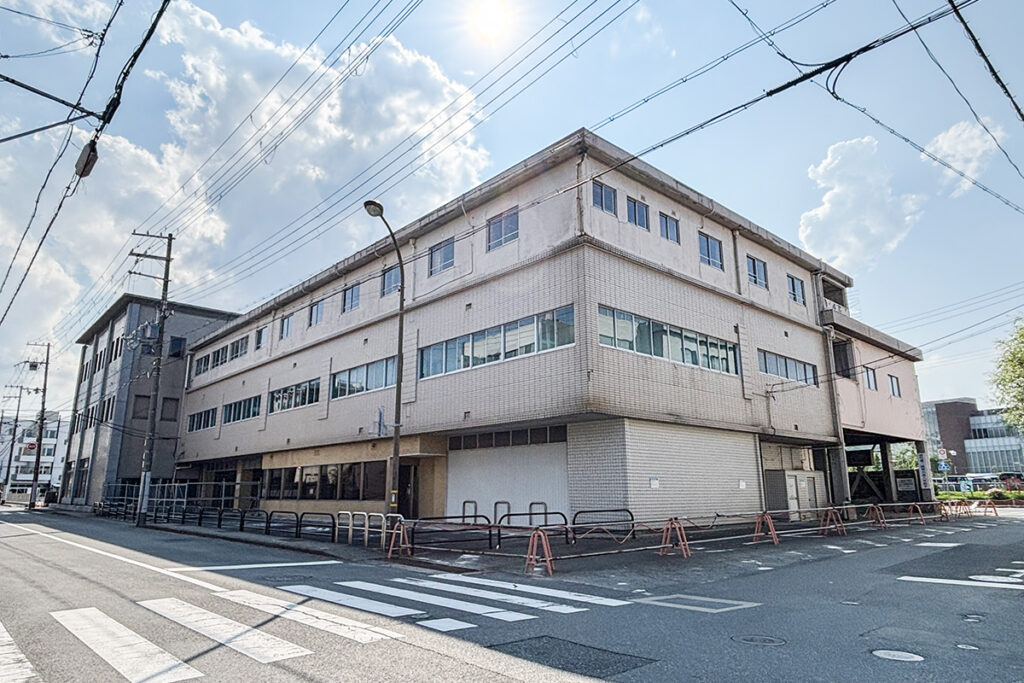 洲本駅としてはこちら側が正面