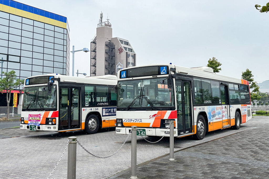 JR児島駅前に並ぶLV280シリーズ
