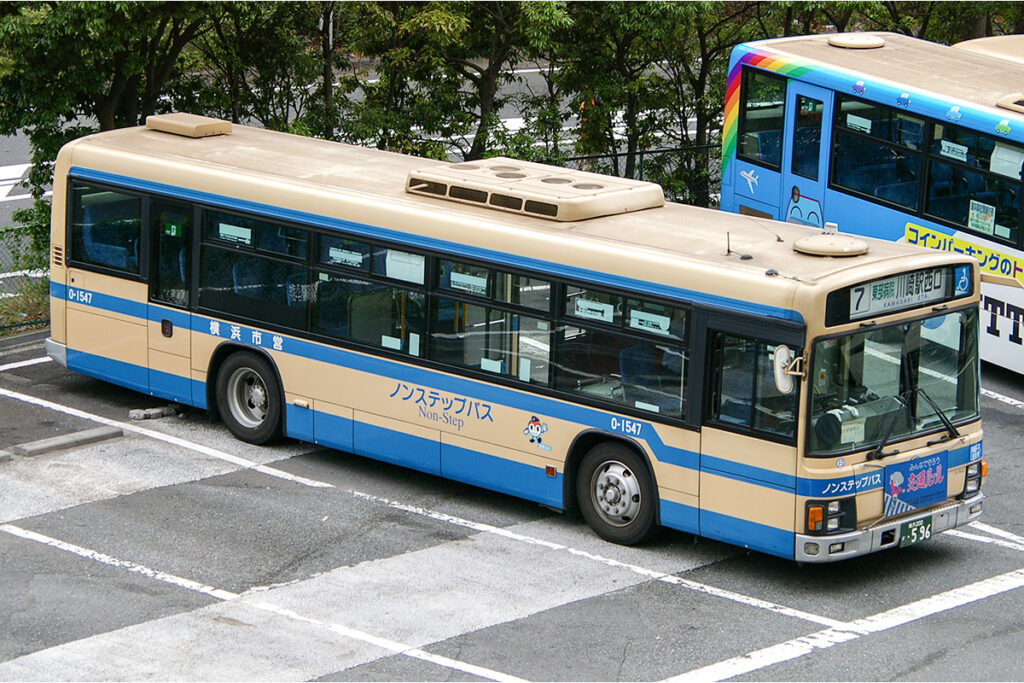 その昔、横浜市営バスで使われていたV8エルガ（2006年撮影）