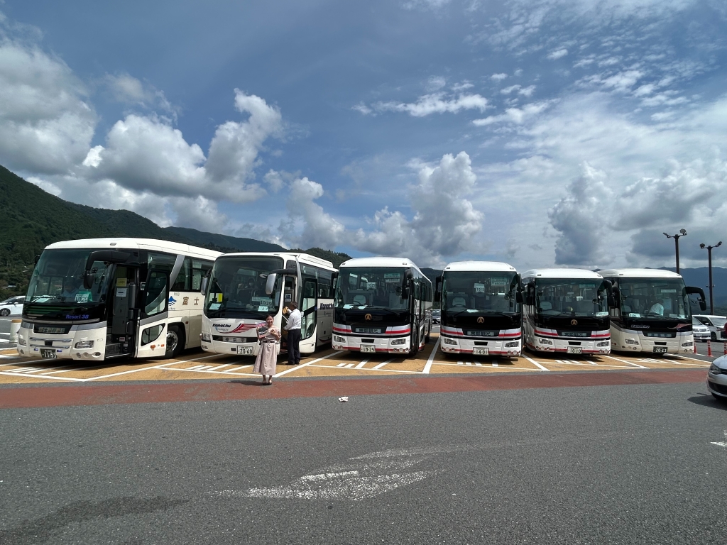 連休は大型車枠もすぐに埋まる