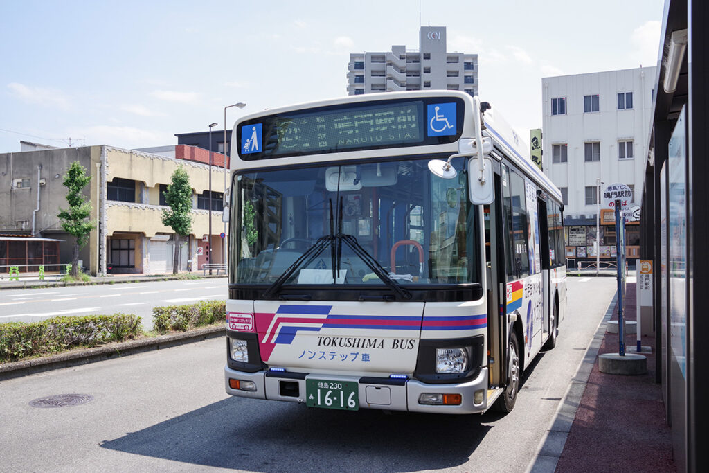 鳴門駅前〜引田駅前間を結ぶ徳島バス121系統引田線
