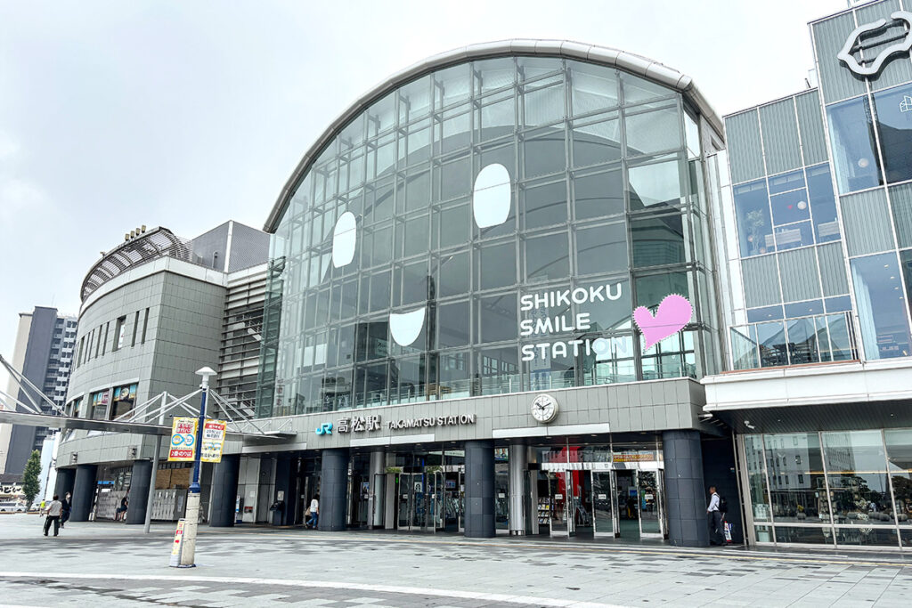 本州方面との間を取り持つ四国の鉄道玄関口・JR高松駅