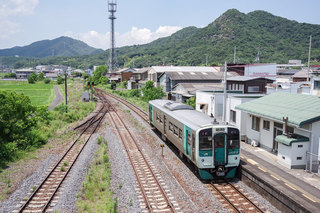 高松〜引田間の普通列車が1時間おきくらいに出ている
