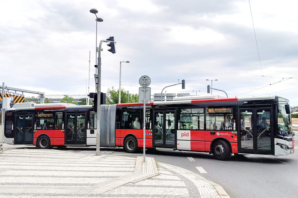トンネルを通過してひとっ飛び!!　新設のバイパスを経由してワープするプラハ市バスに乗ってみた