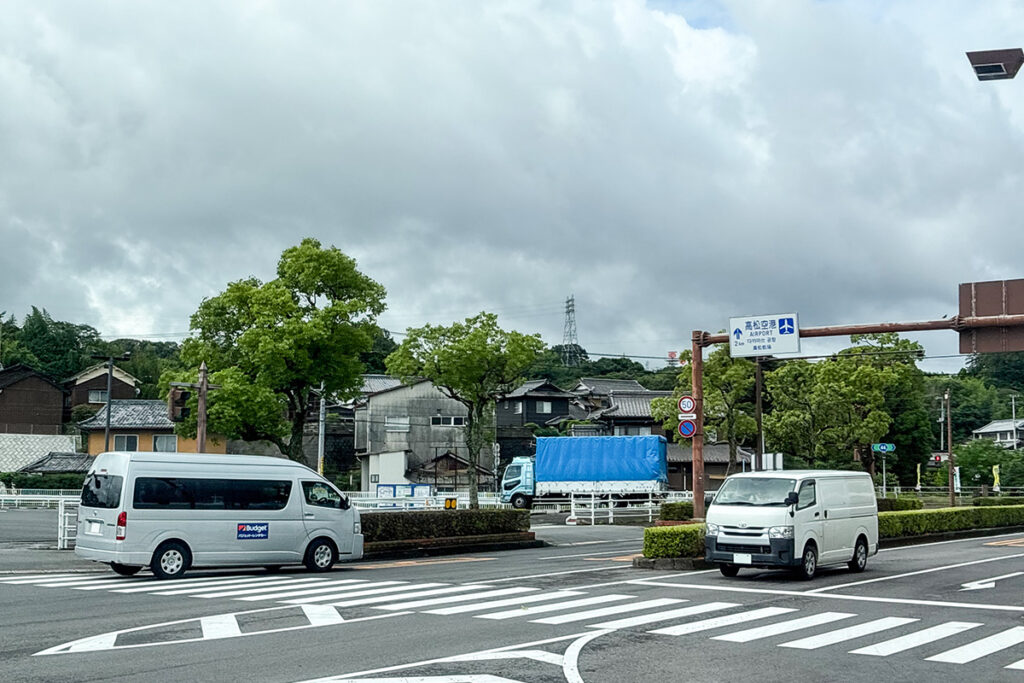 高松駅を20kmくらい南下すると高松空港に辿り着く