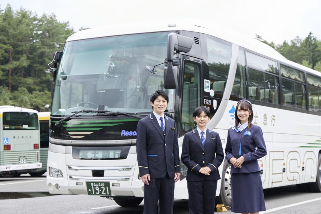 富士急グループが創立100周年を機に乗務員制服を全面リニューアル!!　これはビッグな刷新だ!!