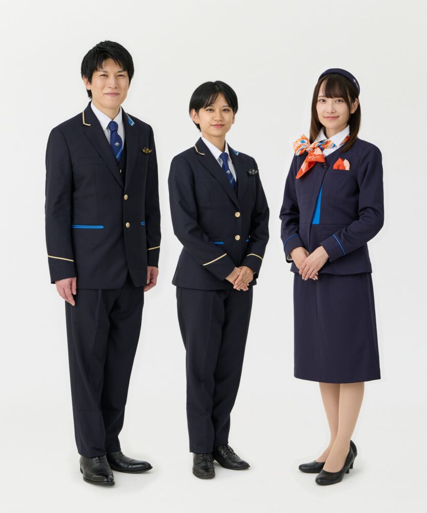 アクセントカラーが赤から群青に変わった