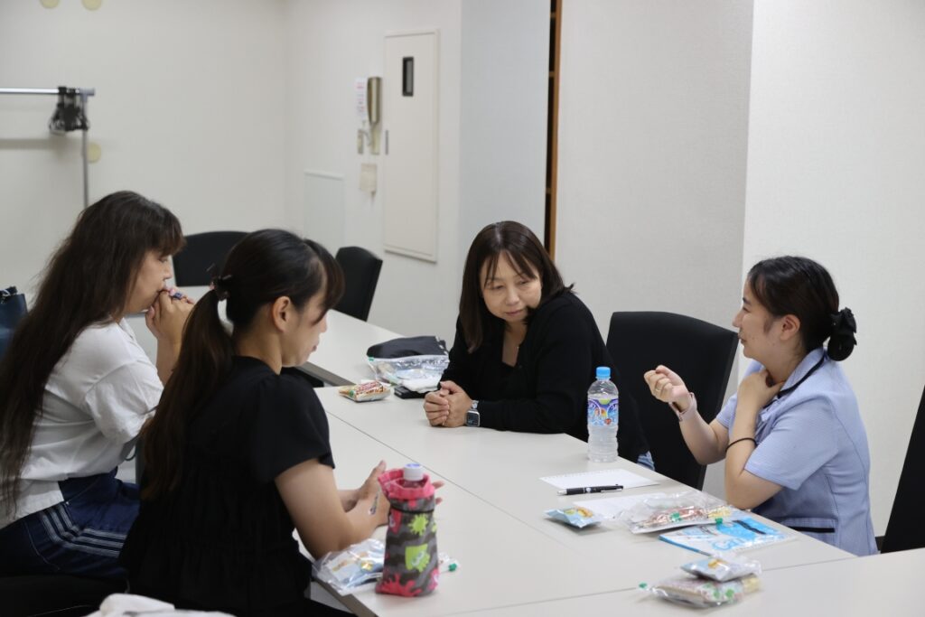 誰もが人前でマイクを握ることを想定せずに入社した?