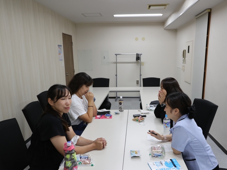 座談会は女子会？