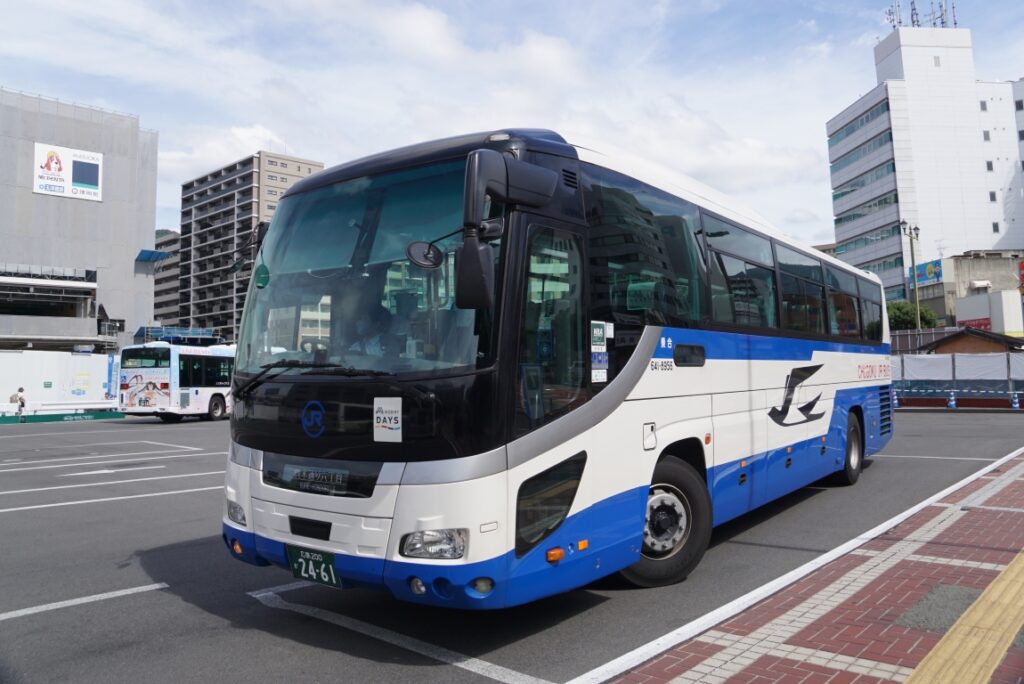 近距離高速バス「クレアライン」は鉄道対抗で奮闘中？　観光にも便利だ！