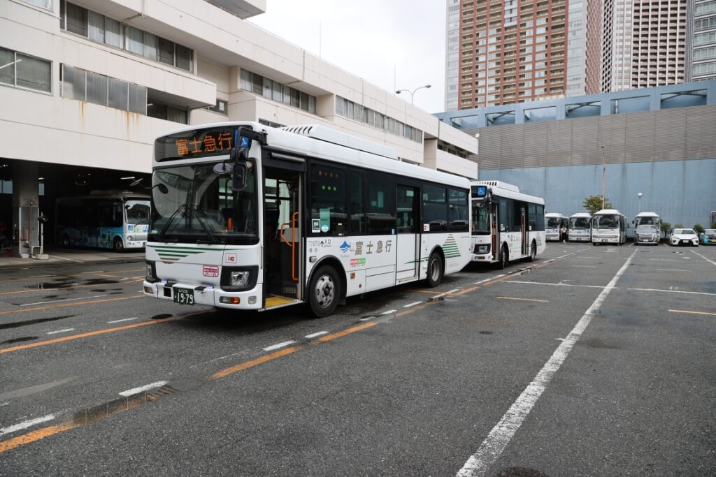お迎えは中型車2台を準備