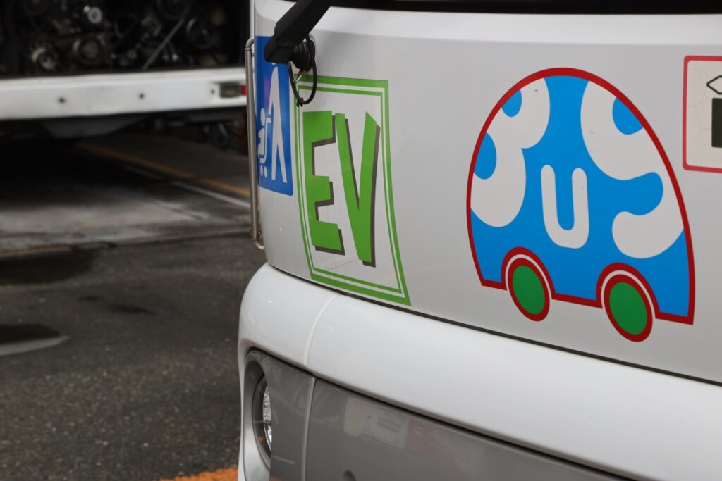 ポンチョ改造の電気バスは珍しい？