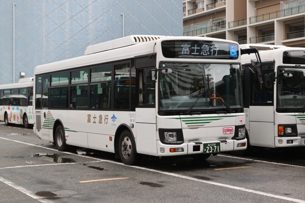 営業所での実技試験は中型車で行われる