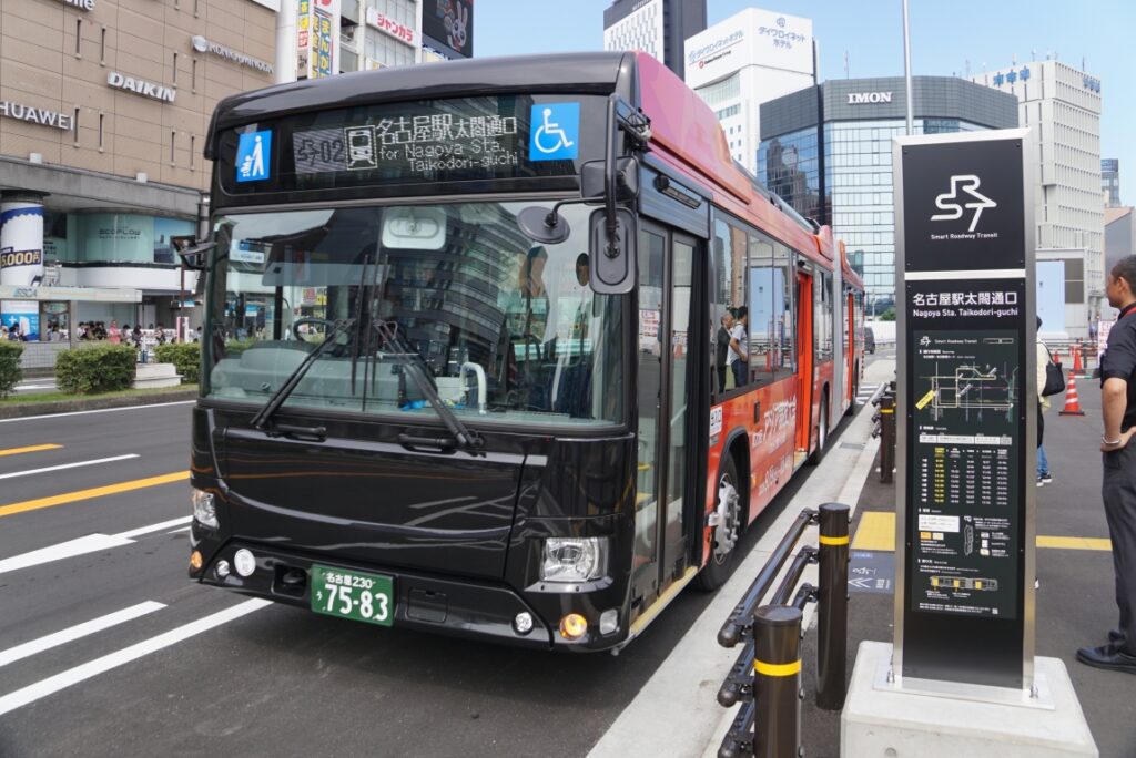 名古屋SRTの新ルートである「名古屋城ルート」はブルーリボンハイブリッド連節バスで走る!!
