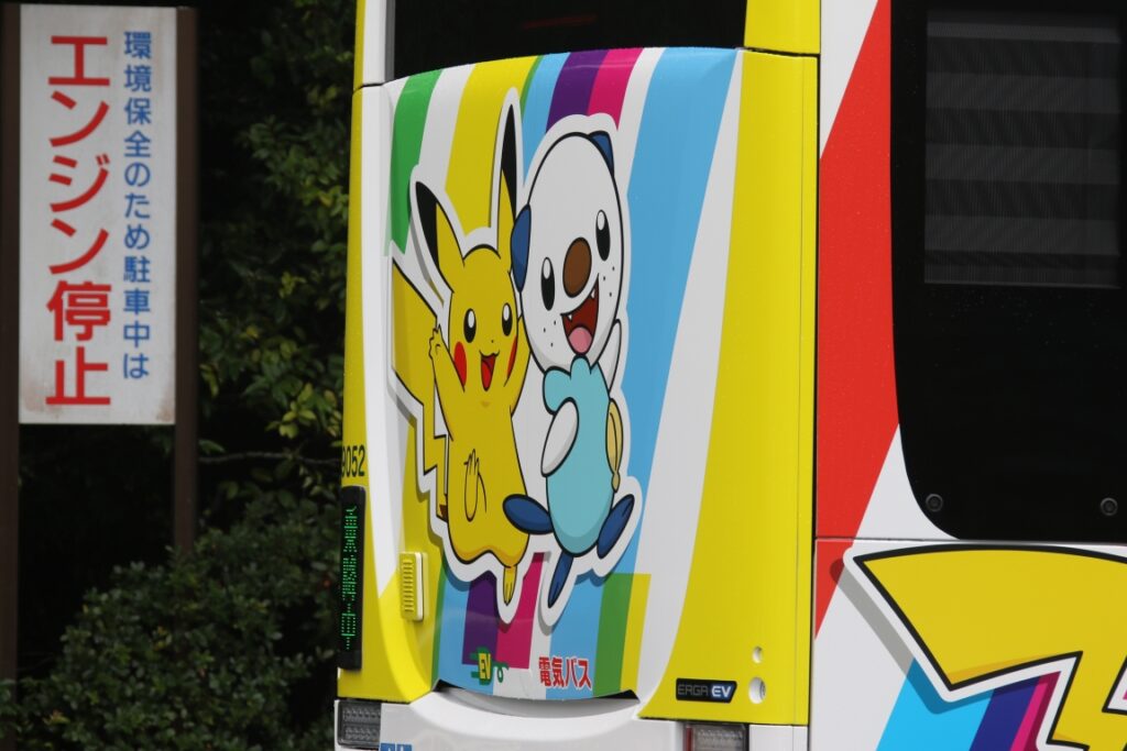 子どもたちがよろこびそうなラッピング車