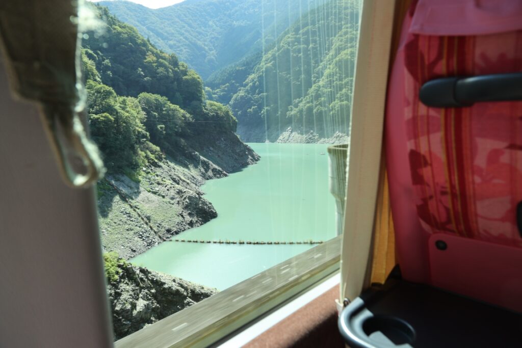 秩父湖は三峯ダムによるダム湖