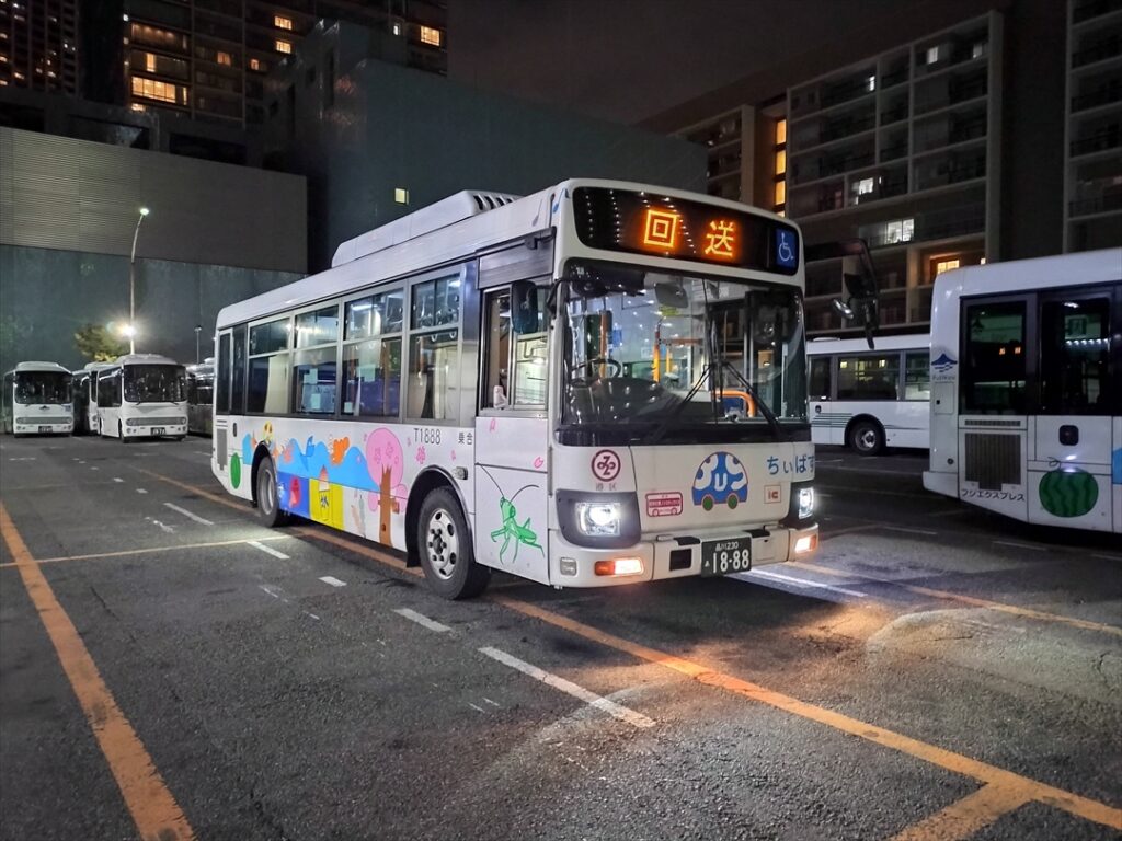 ベテラン運転士はすべてを頭に叩き込んで運行している