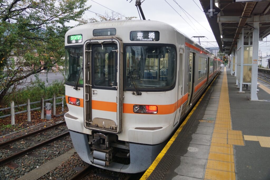 飯田線で新城駅へ