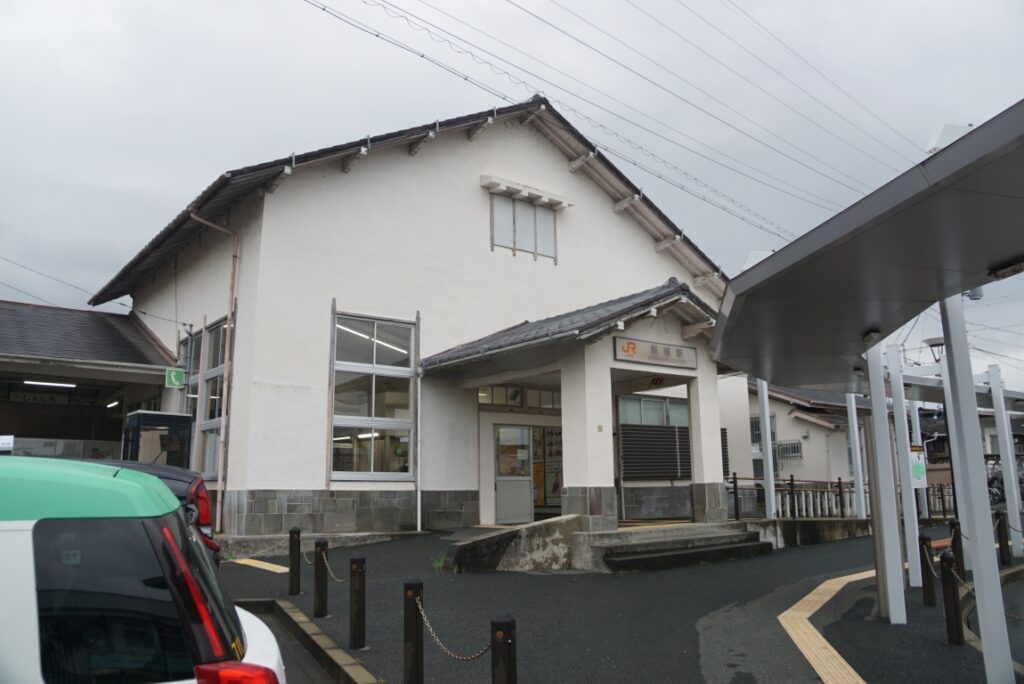 新城駅前に高速バスの停留所はない