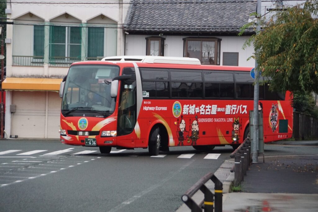 専用塗色の豊鉄バス