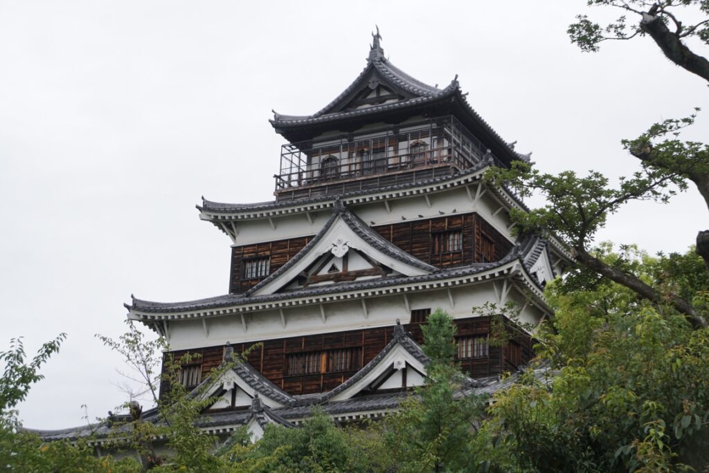 広島城は外観だけの見学