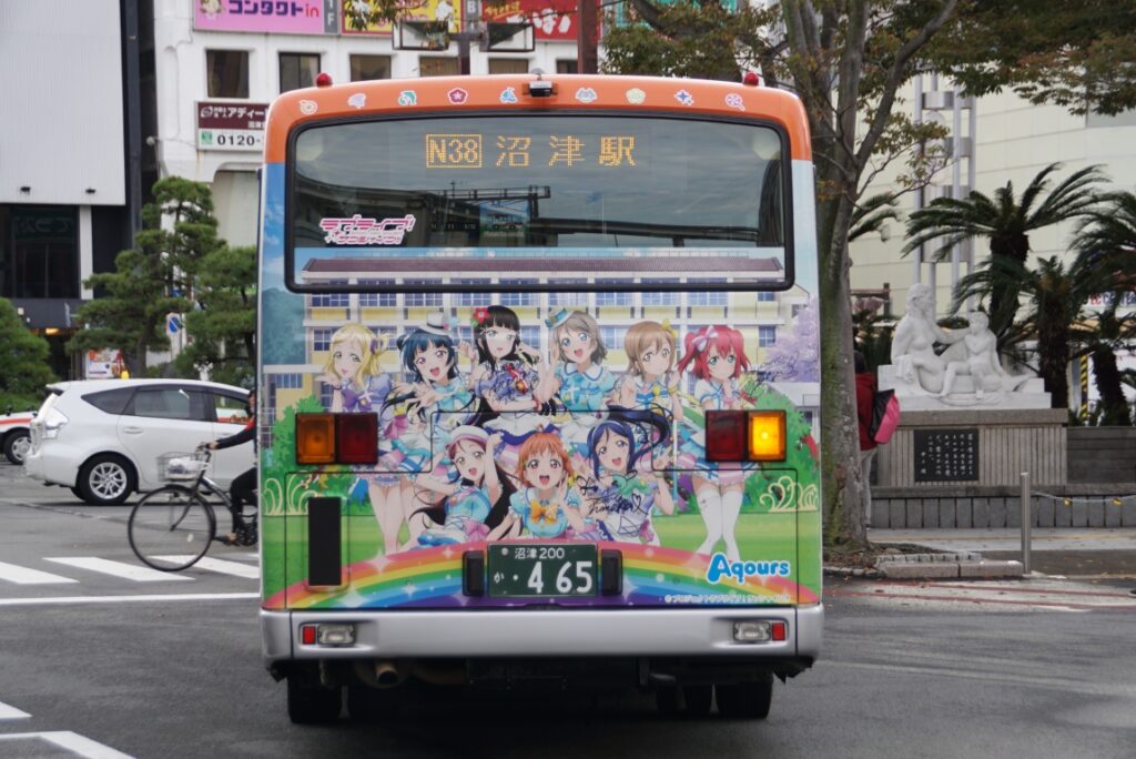 後ろに見とれて信号発進が遅れた方も？