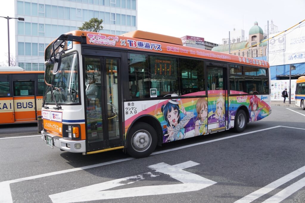 中型車のエルガミオに栄光のラッピング！